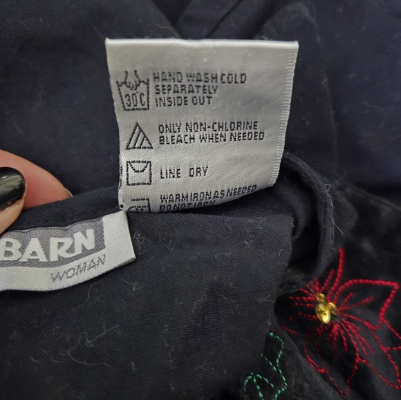 Vintage Y2K Dress Barn embroidered sequin poinsettia Christmas vest - Picture 5 of 7